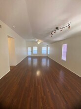 5005 Glenarden Dr in Las Vegas, NV - Building Photo - Building Photo