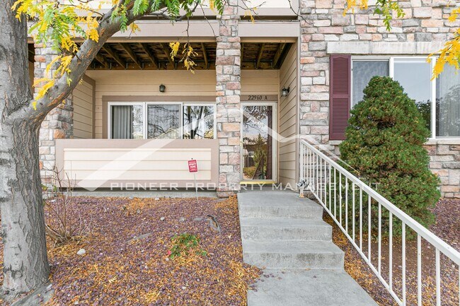 22960 E Roxbury Dr in Aurora, CO - Building Photo - Building Photo