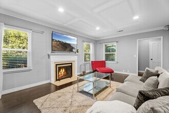 4242 Van Nuys Blvd in Sherman Oaks, CA - Building Photo - Building Photo