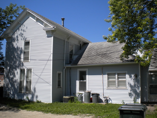 104 E Boston Ave in Indianola, IA - Building Photo - Building Photo