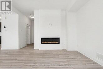 800 Demulcent Ln in Ottawa, ON - Building Photo - Building Photo