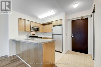 51-1651 Lower Simcoe St in Toronto, ON - Building Photo - Building Photo