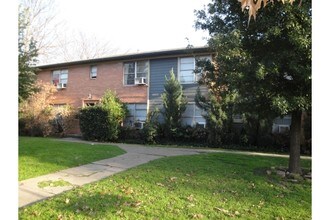 Swisswood Apartments in Dallas, TX - Building Photo - Building Photo