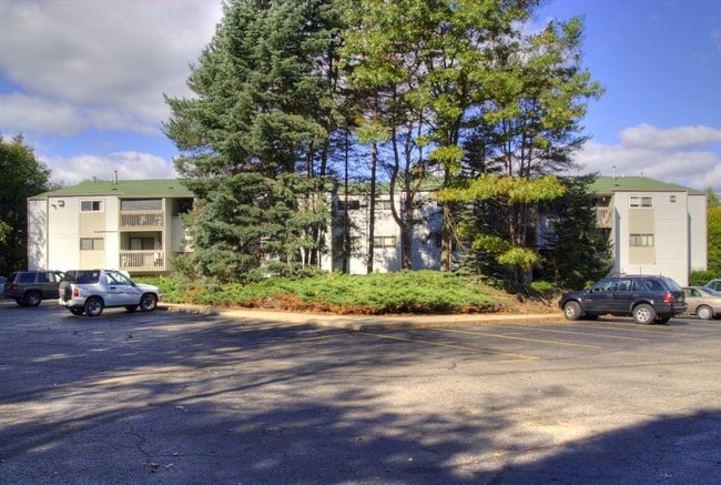 Pines West Apartments in Portage, MI - Building Photo - Building Photo