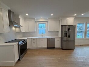 7 Bennett St, Unit 1 in Medford, MA - Foto de edificio - Building Photo