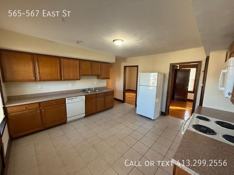 565-567-567 East St in Ludlow, MA - Building Photo