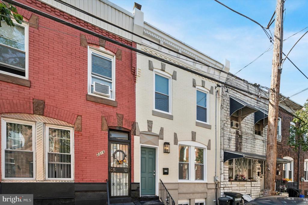 2318 Fernon St in Philadelphia, PA - Building Photo