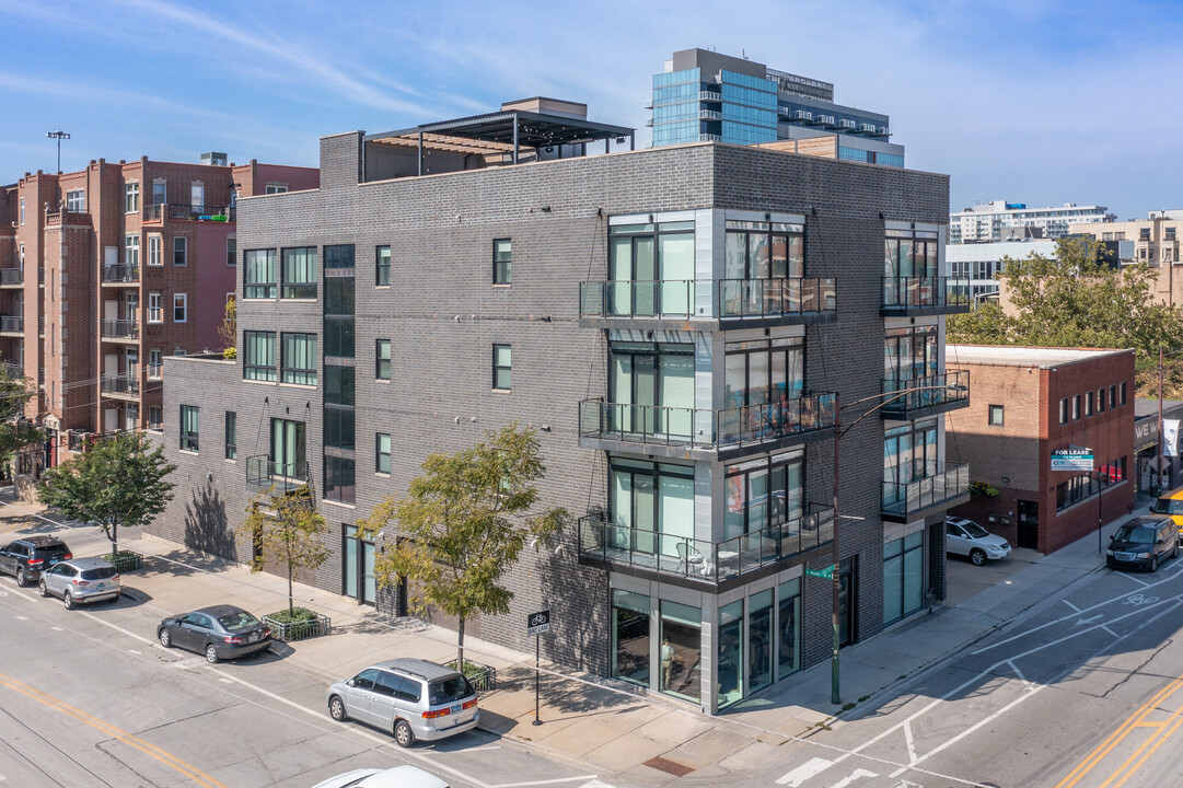 440 N Halsted St in Chicago, IL - Foto de edificio