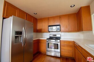 710 Ocean Park Blvd in Santa Monica, CA - Building Photo - Building Photo