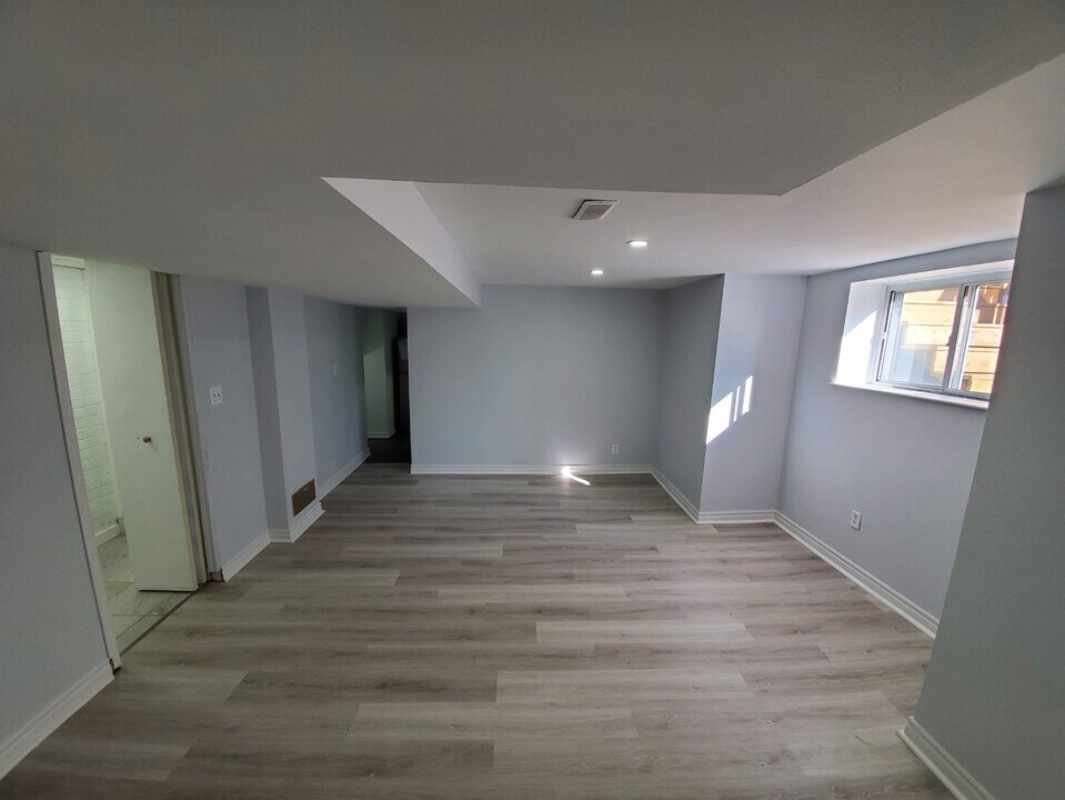 146 Dawes Rd in Toronto, ON - Building Photo
