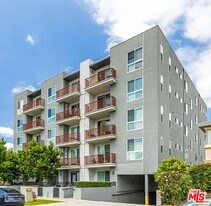 1215 S Bedford St in Los Angeles, CA - Building Photo