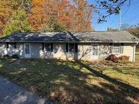 5200 John Hall Rd in Knoxville, TN - Building Photo