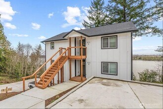 572 Columbia St in Cathlamet, WA - Building Photo - Building Photo