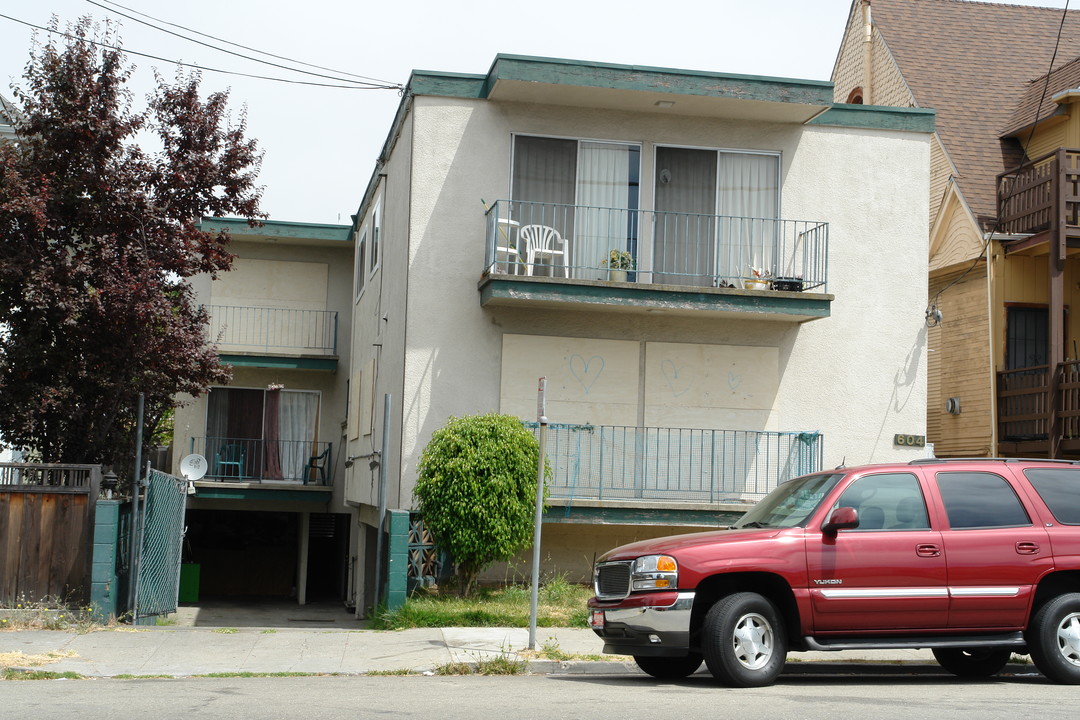 604 Alcatraz Ave in Oakland, CA - Building Photo