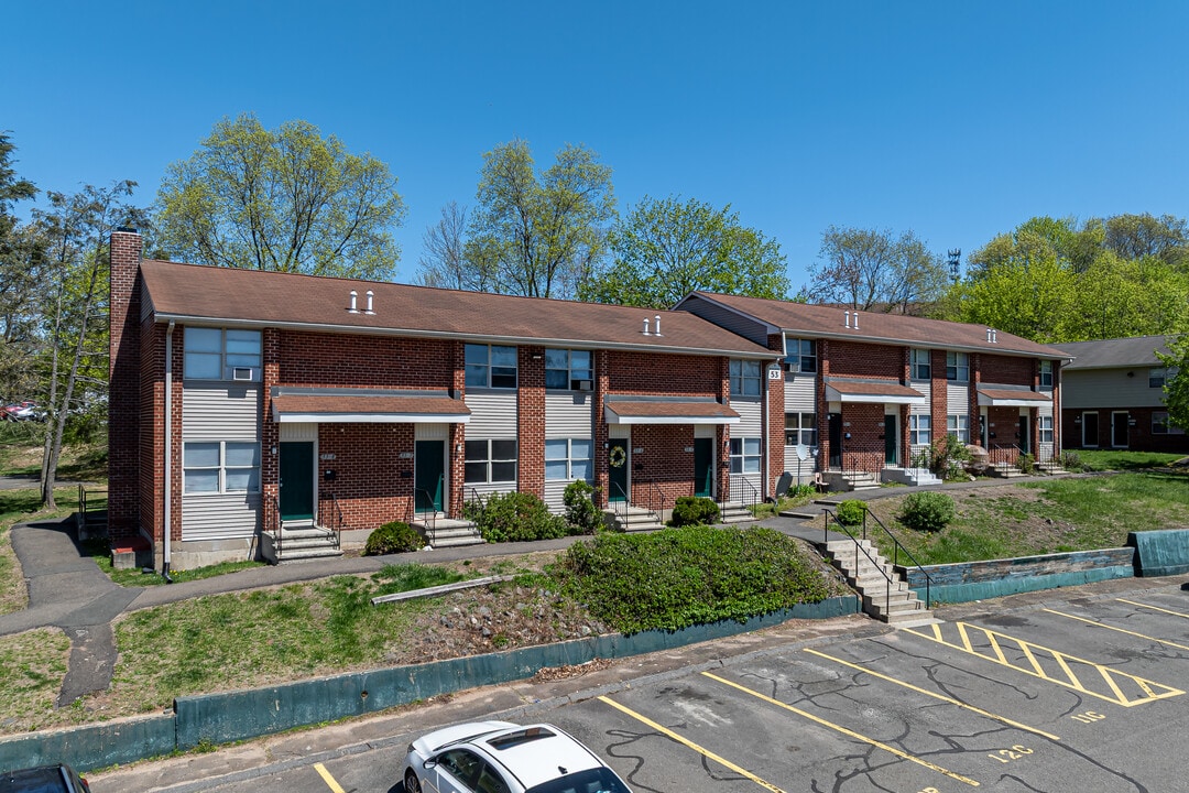 Scott Gardens Apartments in Waterbury, CT - Foto de edificio