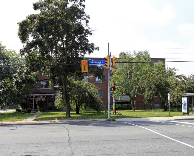 3908 Bathurst St in Toronto, ON - Building Photo - Building Photo