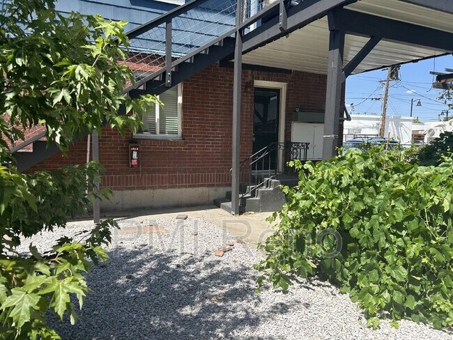251 E Arroyo St