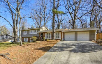 6555 Williamson Dr NE, Unit 25 in Atlanta, GA - Building Photo - Building Photo