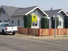402 S Laurel St, Unit 402 S Laurel Street in Turlock, CA - Building Photo - Building Photo