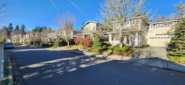 24202 SE 21st St in Sammamish, WA - Foto de edificio - Building Photo