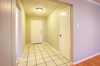 2717 Lucas Dr in Arlington, TX - Building Photo - Building Photo