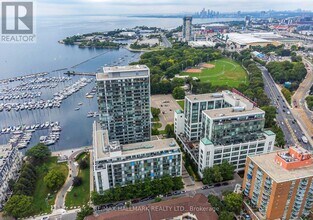 90 Stadium Rd in Toronto, ON - Building Photo - Building Photo