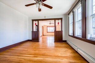 336 Riverside Ave, Unit 1 in Medford, MA - Building Photo