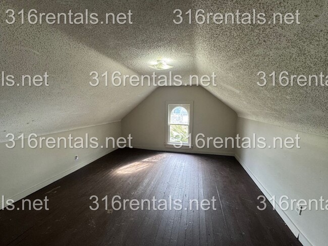 510 E 8th St in Newton, KS - Building Photo - Building Photo