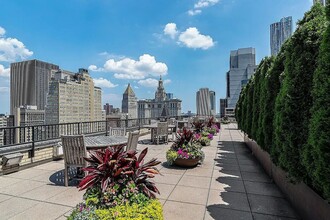 53 Park Pl, Unit 3T in New York, NY - Foto de edificio - Building Photo