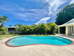 660 NE 34th Ct in Oakland Park, FL - Building Photo - Building Photo