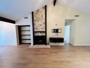 11699 Village Pl Dr in Houston, TX - Building Photo - Building Photo