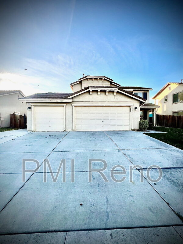 1720 Oak Dr in Fernley, NV - Building Photo - Building Photo