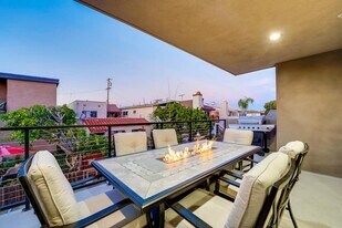 827 Island Ct in San Diego, CA - Building Photo