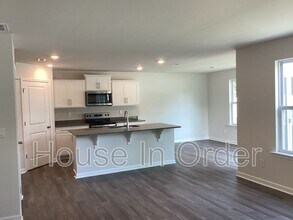 73 Lillian Ln in Hendersonville, NC - Building Photo - Building Photo