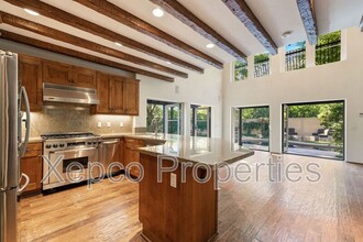175 Villaggio W in Palm Springs, CA - Building Photo - Building Photo