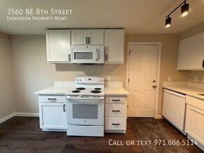 3560 NE 8th St in Gresham, OR - Building Photo - Building Photo