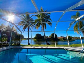 11305 Longshore Way E in Naples, FL - Building Photo