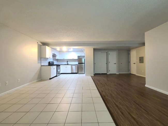 22 W 25th St, Unit 2G in Bayonne, NJ - Foto de edificio - Building Photo