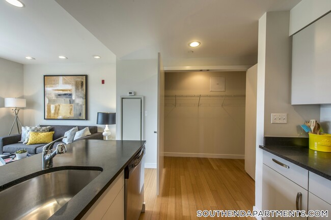 601 Albany St in Boston, MA - Building Photo - Building Photo