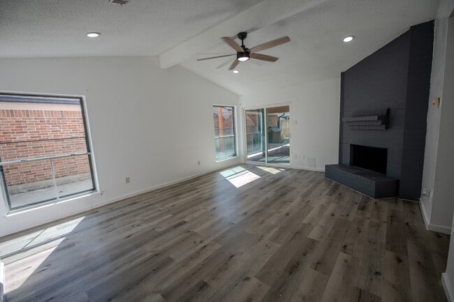 property at 4606 Meadowood Dr