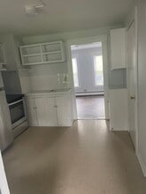 26 Front St, Unit Apartment #2 in Topsham, ME - Foto de edificio - Building Photo