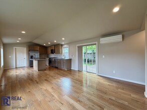 1410 SE Alder St in Hillsboro, OR - Building Photo - Building Photo