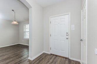 3301 Royal Crest Dr in Fort Worth, TX - Building Photo - Building Photo