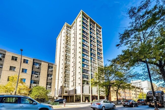 5740 N Sheridan Rd in Chicago, IL - Building Photo - Building Photo