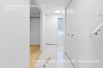 1408 Appleton Dr in Ottawa, ON - Building Photo - Building Photo