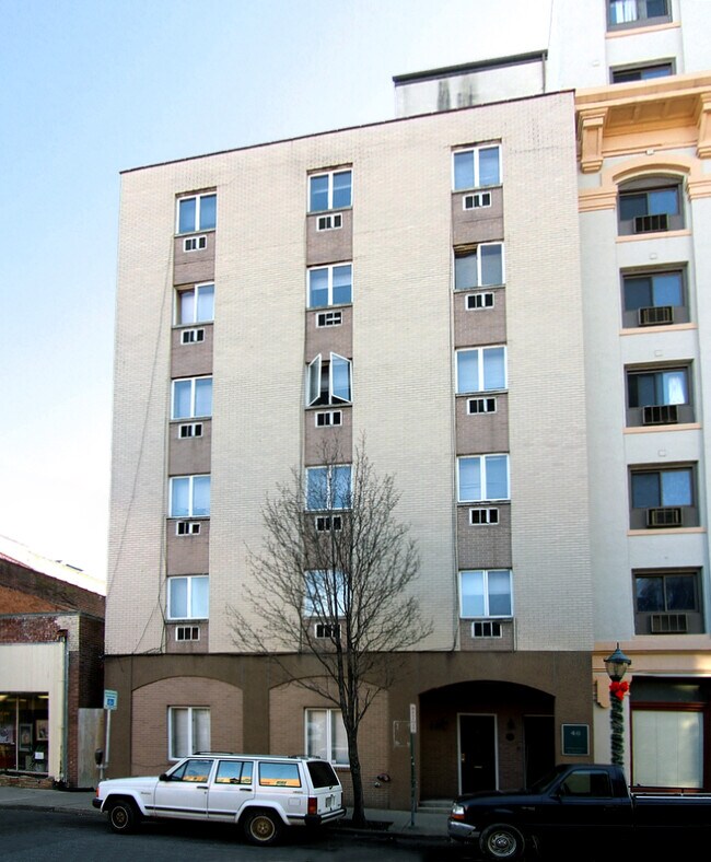 46 Summit Ave in Hagerstown, MD - Building Photo - Building Photo