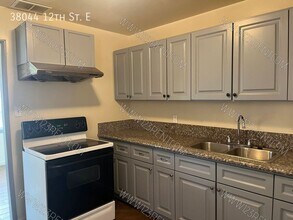 38044 12th St E in Palmdale, CA - Building Photo - Building Photo