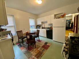 27 Fainwood Cir, Unit U1 in Cambridge, MA - Building Photo