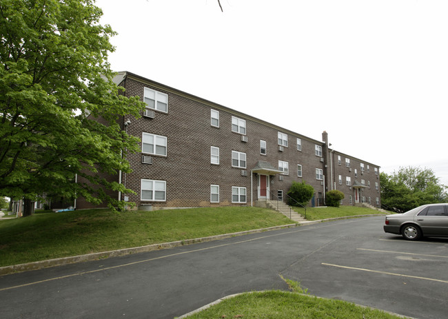Jamestown Village Apartments in Reading, PA - Foto de edificio - Building Photo