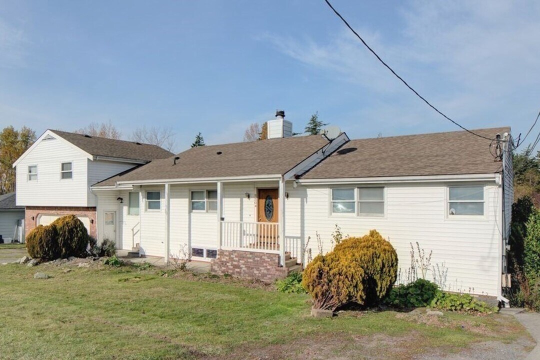 730 Telegraph Rd in Bellingham, WA - Building Photo